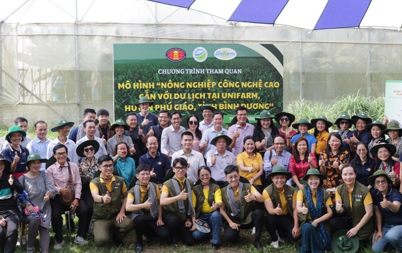 PARTICIPATING IN THE PROGRAM TO VISIT AND EVALUATE THE PILOT MODEL OF HIGH-TECH AGRICULTURAL TOURISM WITH CIRCULAR SOLUTIONS IN PHU GIAO DISTRICT, BINH DUONG PROVINCE
