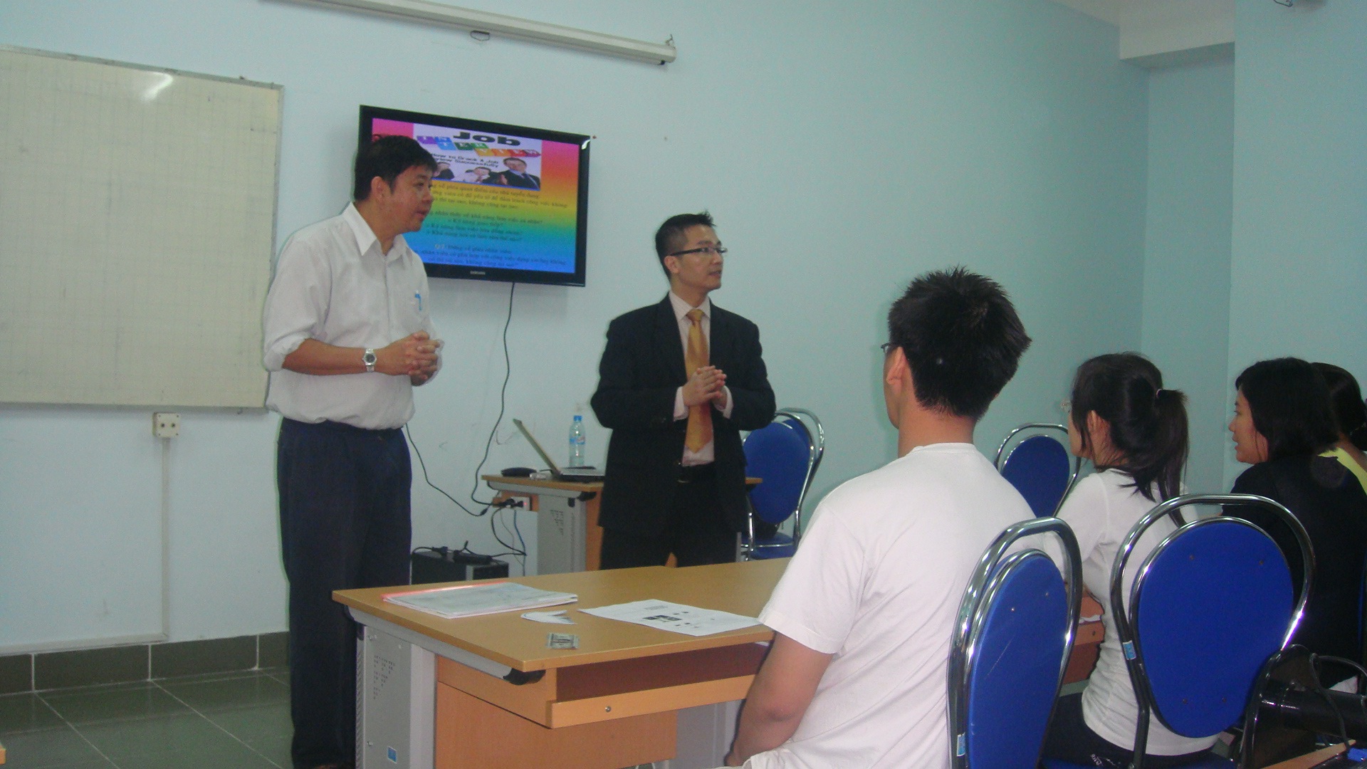 TRAINING ACADEMY DIRECTOR OF KENT INSTITUTE - SYDNEY VISITED VIETNAM